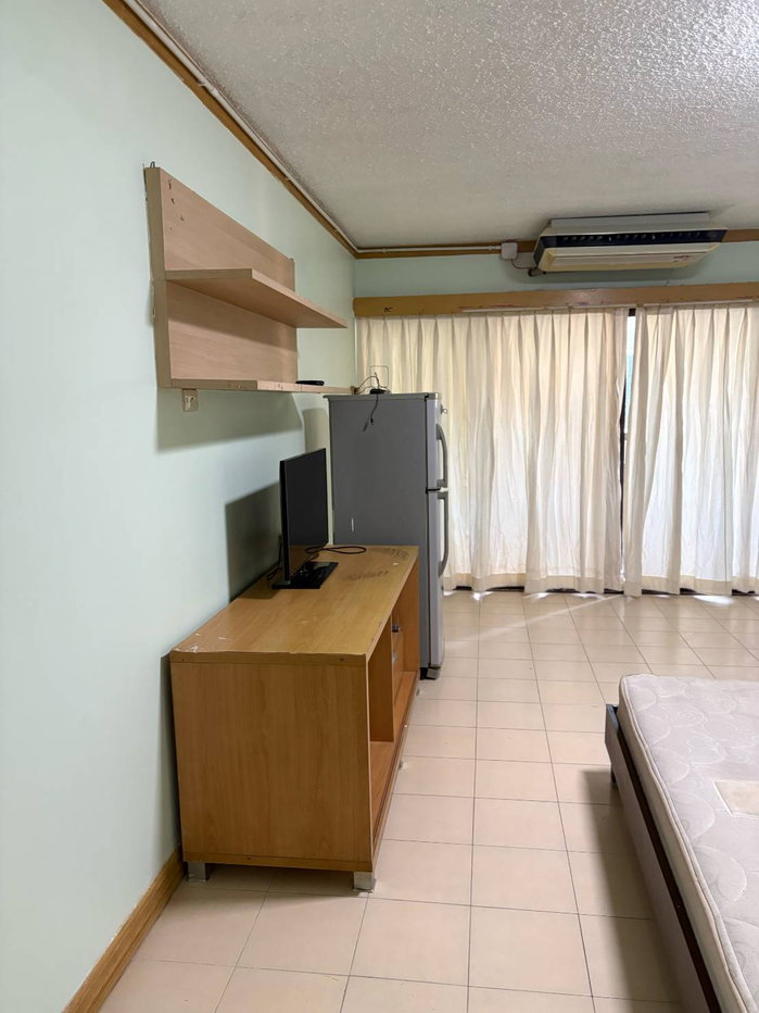 picture Renovated huge fully furnished room , cheap rent on Ratchada road - 3/8
