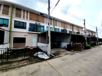Townhouses for sale Pluak Daeng Rayong : TOWN HOUSE 20.4 Sq.w. Pluak Daeng Rayong for 1.6M