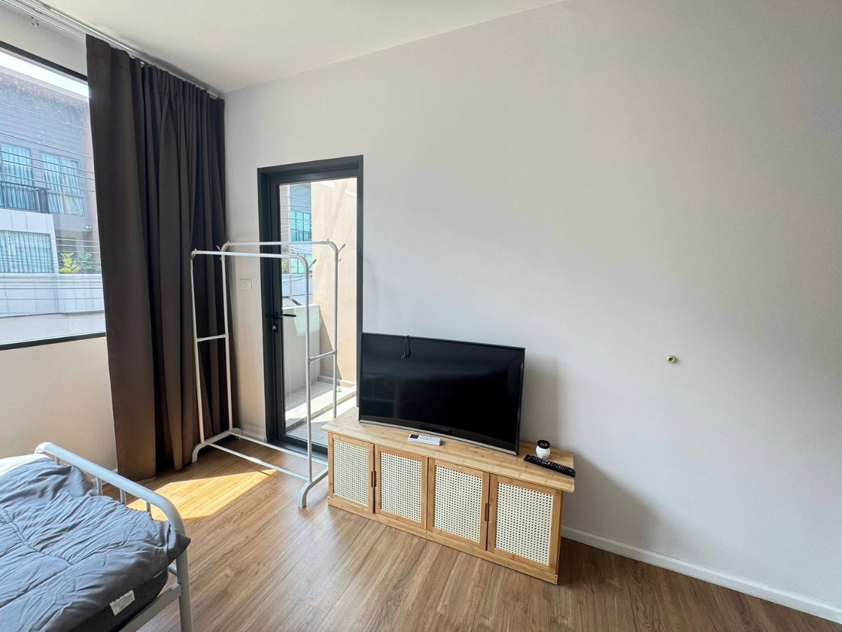 รูป 🏡✨ ทาวน์โฮมหรู 3 ชั้น บ้านกลางเมือง พระราม 9 – กรุงเทพกรีฑา 3 ห้องนอน 2 ห้องน้ำ บ้านสวย สไตล์โมเดิร์น พื้นที่กว้าง🐶🐱 - รูปที่ 17/18