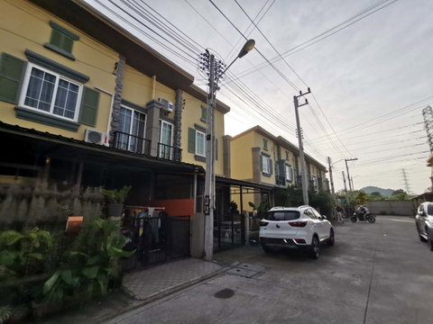 ทาวน์เฮ้าส์ 19 ตร.วา โกลเด้นทาวน์ ศรีราชา อัญสัมชัญ ศรีราชา ชลบุรี 2.3M