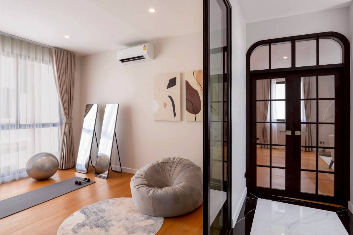 รูป ให้เช่าบ้านเดี่ยวหรู 3 ชั้น ระดับ Ultra Luxury พร้อมลิฟท์ส่วนตัว โครงการ CINQ ROYAL Krungthep Kreetha แซงค์ รอยัล กรุงเทพกรีฑา เฟอร์นิเจอร์ครบ  - รูปที่ 11/20