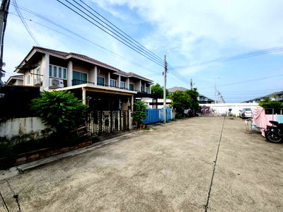 Townhouses for sale Bang Bo Samut Prakarn : TOWN HOUSE 18 Sq.w. Bang Bo Samut Prakarn for 1.8M