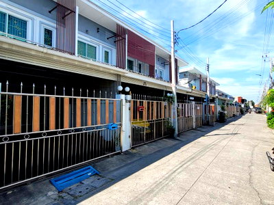 Townhouses for sale Tesco Lotus Srinakarindra : TOWN HOUSE 19 Sq.w. Muang Samut Prakarn Samut Prakarn for 2.4M