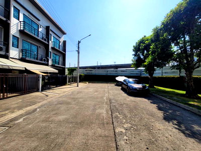 Townhouses for sale Command And General Staff College : TOWN HOUSE 30.4 Sq.w. Bang Phlat Bangkok for 5.7M