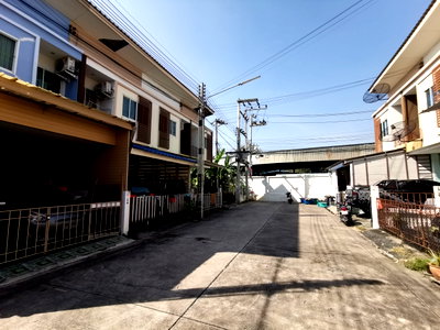 Townhouses for sale Laem Chabang Industrial Estate : TOWN HOUSE 42.1 Sq.w. Si Racha Chonburi for 2.4M