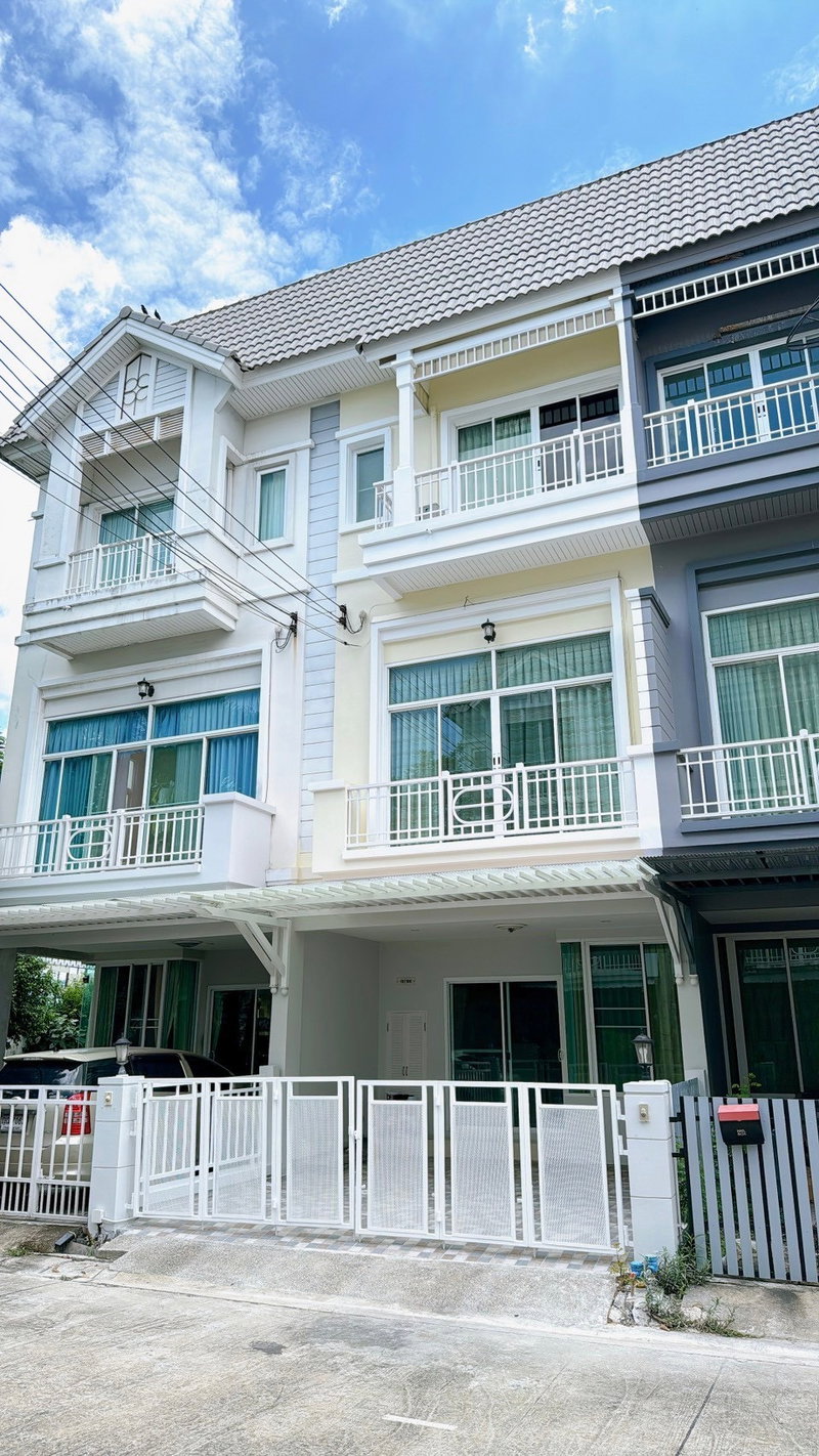 ขายทาวน์โฮม : 🔥ขาย ทาวน์โฮม 3 ชั้น รีโนเวทใหม่ทั้งหลัง เมโทร พระราม 9 / Metro Rama 9 ใกล้ Airport Rail Link หัวหมาก