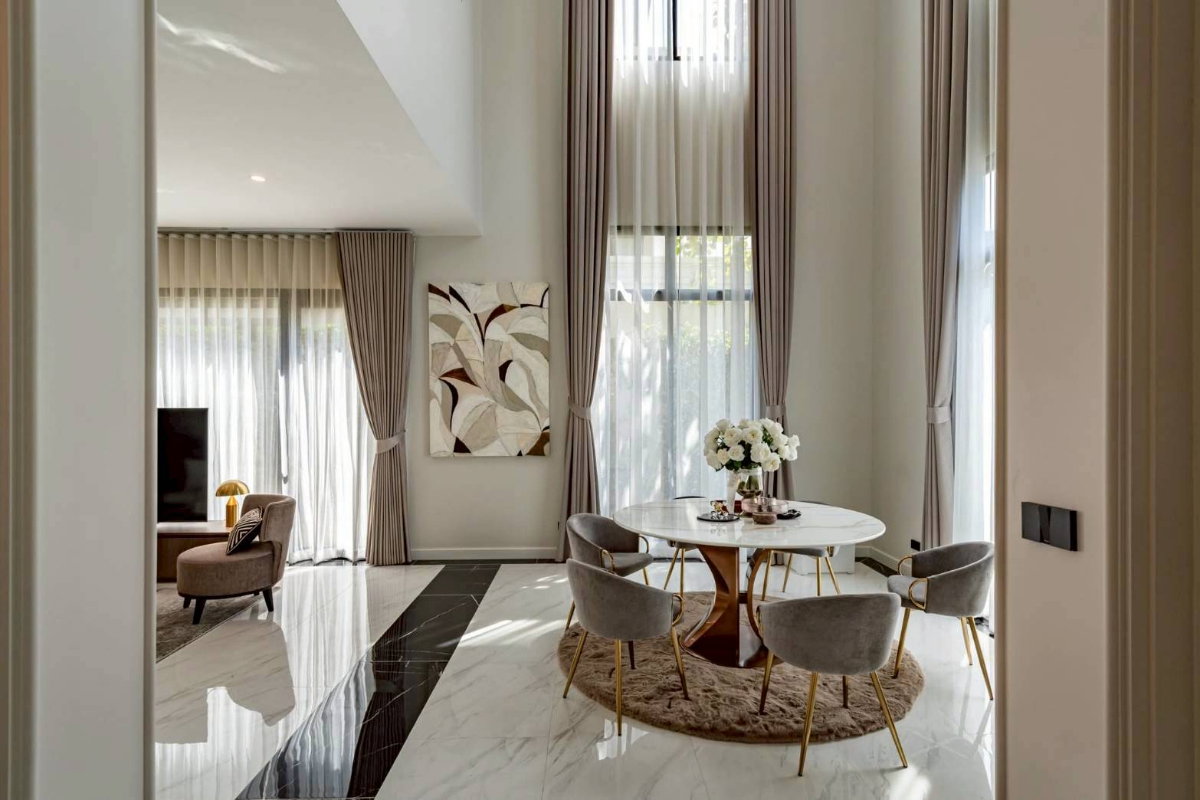 รูป ให้เช่าบ้านเดี่ยวหรู 3 ชั้น ระดับ Ultra Luxury พร้อมลิฟท์ส่วนตัว โครงการ CINQ ROYAL Krungthep Kreetha แซงค์ รอยัล กรุงเทพกรีฑา เฟอร์นิเจอร์ครบ  - รูปที่ 3/20