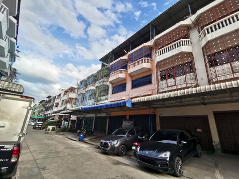 SHOP HOUSE 40 Sq.w. Bang Khun Thian Bangkok for 3.4M