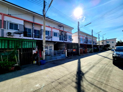 Townhouses for sale Laem Chabang Industrial Estate : TOWN HOUSE 16.5 Sq.w. Bang Lamung Chonburi for 1.6M