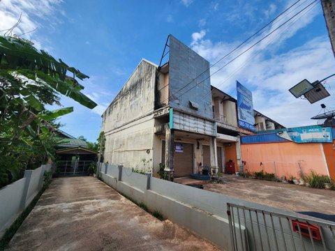 อาคารพาณิชย์ 34 ตร.วา สุราษฎร์ธานี กาญจนดิษฐ์ สุราษฎร์ธานี 2.5M