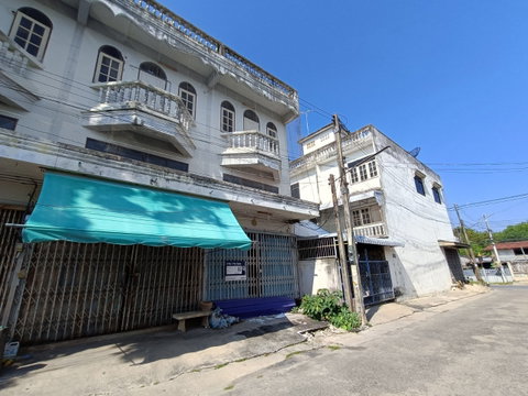 SHOP HOUSE 16 Sq.w. Thap Than Uthai Thani for 610,000