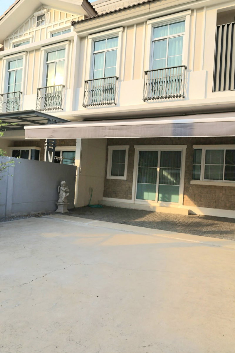 Townhouses for rent : Townhome for rent, Siri Place MegaBangna, ready to move in. Interested? Contact Line @goodmanpro or call 0999029.