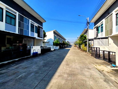 Townhouses for sale Lotus's north ratchapruek : TOWN HOUSE 27.9 Sq.w. Bang Bua Thong Nonthaburi for 3.5M