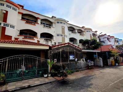 Townhouses for sale Bang Kapi : TOWN HOUSE 28.3 Sq.w. Bang Kapi Bangkok for 3.8M