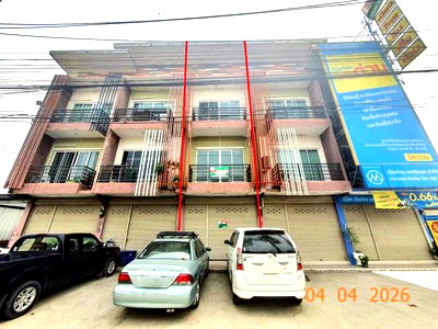 Shophouses for sale Chiang Mai : SHOP HOUSE 21.3 Sq.w. Saraphi Chiang Mai for 3M