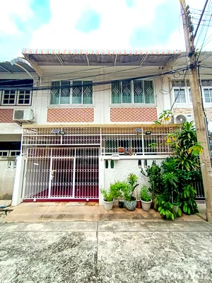 Townhouses for sale Suan Dusit University : 3 Bedroom Townhouse for sale in Bang Bamru, Bangkok  6196426