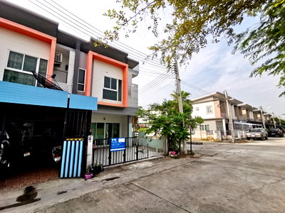 Townhouses for sale Phan Thong Chonburi : TOWN HOUSE 27.7 Sq.w. Phan Thong Chonburi for 1.5M
