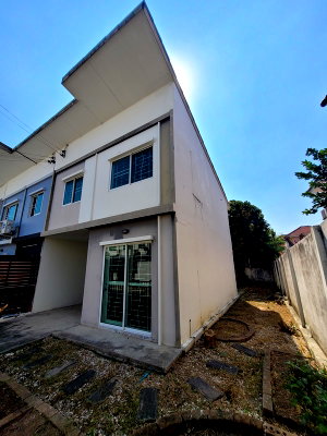 Townhouses for sale Makro Bangbuathong : TOWN HOUSE 38.4 Sq.w. Bang Bua Thong Nonthaburi for 2.4M