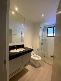 รูปภาพ LTH15277 – Spacious Condo Pet-Friendly for Rent Asoke | City Lifestyle Best Value | Near BTS Asoke | 100,000 THB | คอนโดให้เช่า อโศก ห้องใหญ่พิเศษ เลี้ยงสัตว์ได้ คุ้มค่า ใกล้ BTS อโศก