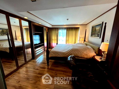 Condos for sale : 7-BR Condo at Navin Court Condominium near BTS Phloen Chit (ID 2868663)