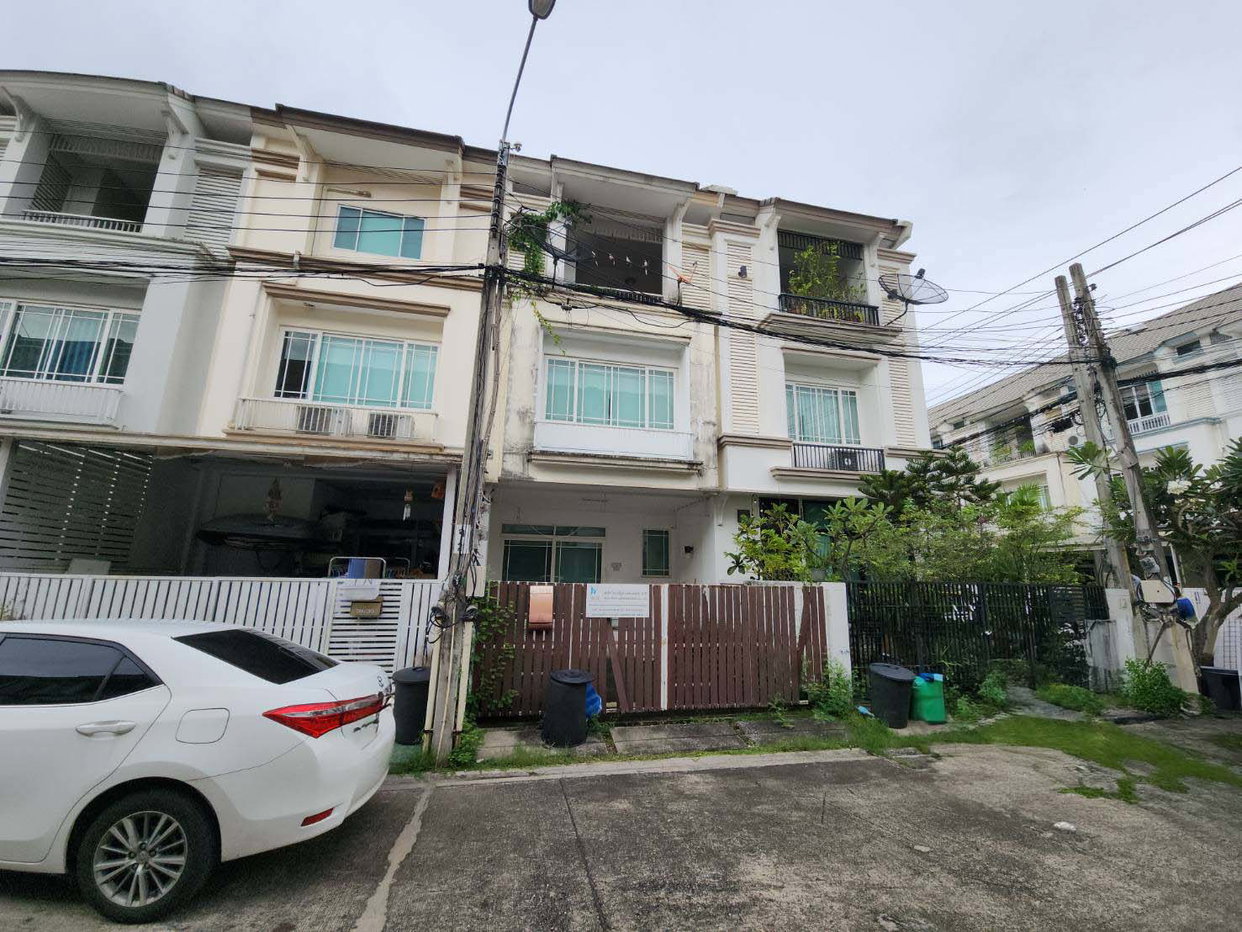 picture TOWN HOUSE 21.6 Sq.w. Lat Phrao Bangkok for 4.3M - 1/2