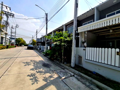 Townhouses for sale Sai Noi Nonthaburi : TOWN HOUSE 19.2 Sq.w. Sai Noi Nonthaburi for 1.7M