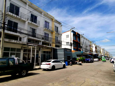 Shophouses for sale Thanyaburi Pathumthani : SHOP HOUSE 16 Sq.w. Thanyaburi Pathumthani for 2.4M