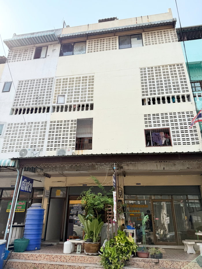รูป ขายหอพัก ตึก 4 ชั้น 2 คูหา พุทธมณฑลสาย 5 หมู่บ้านกลาโหม ใกล้ตลาดเสรี พร้อมรายได้ทันที รีโนเวทใหม่ ติดถนนพุทธมณฑลสาย 5 ตรงข้ามตลาดเสรี  - รูปที่ 1/12