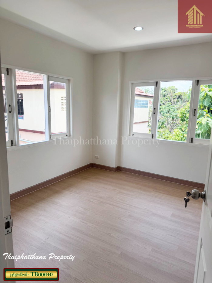 รูป บ้านเดี่ยว เพอร์เฟค พาร์ค เคหะร่มเกล้า 64 หลังริม รีโนเวทใหม่  - รูปที่ 9/13