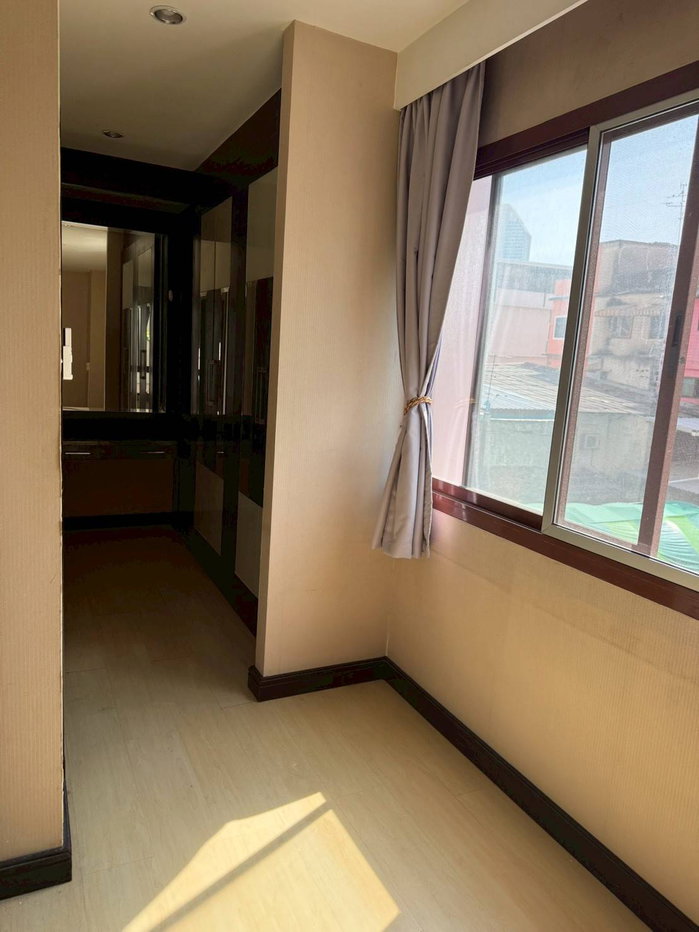รูป 💥 ดีลร้อนแรง! Klang Krung Resort 2 ห้องนอน เหลือเพียง 3.3 ล้าน | ใช้ชีวิตใจกลางรัชดา ใกล้ห้างและ MRT | ราคาคุ้มสุด - รูปที่ 6/10