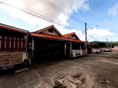 บ้านเดี่ยว ตลาดนัด เเยกเจ : บ้านเดี่ยว 67 ตร.วา เกล็ดแก้ว สัตหีบ สัตหีบ ชลบุรี 2.2M