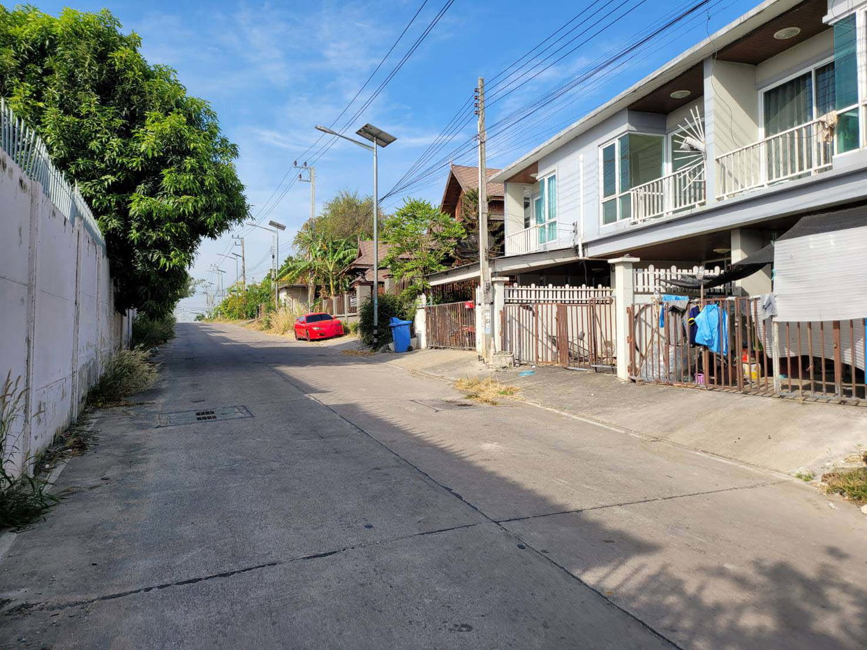 picture TOWN HOUSE 22.6 Sq.w. Si Racha Chonburi for 1.7M - 1/1