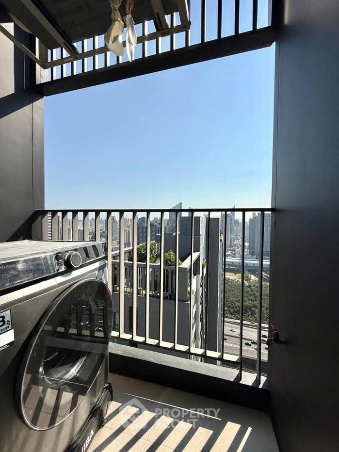 picture Studio Condo at Life Asoke - Rama 9 near MRT Phra Ram 9 (ID 2612140) - 9/16