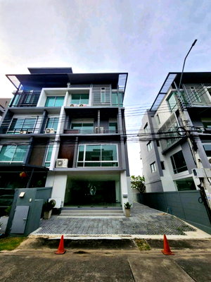 Townhouses for rent : WS7366 🏢✨ Home Office for rent at B Square Rama 9–Mengjai, ready to move in immediately. Only 90,000 baht/month.