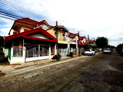 TOWN HOUSE 20 Sq.w. Thanyaburi Pathumthani for 1.1M