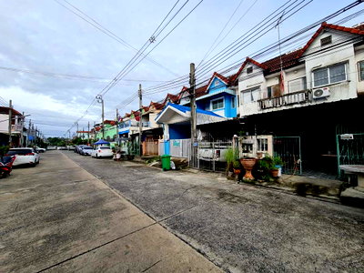 Townhouses for sale Makro Bangbuathong : TOWN HOUSE 25.2 Sq.w. Bang Bua Thong Nonthaburi for 1.1M
