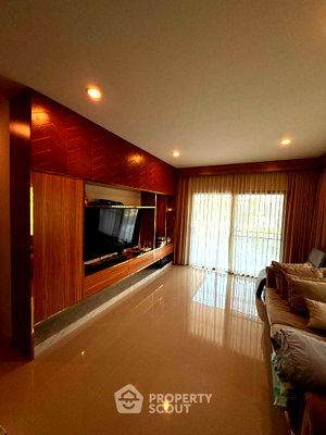 Houses for sale Samut Prakarn : 4-BR House in Bang Sao Thong (ID 1987865)