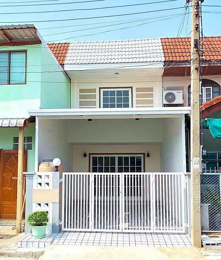 ขายทาวน์โฮม : บ้านสวย พร้อมอยู่ #หมู่บ้านบัวทอง 1 ทาวน์เฮ้าส์ 2 ห้องนอน MRT สถานีคลองบางไผ่ อยู่หน้าหมู่บ้าน ใกล้เซ็นทรัล เวสเกต