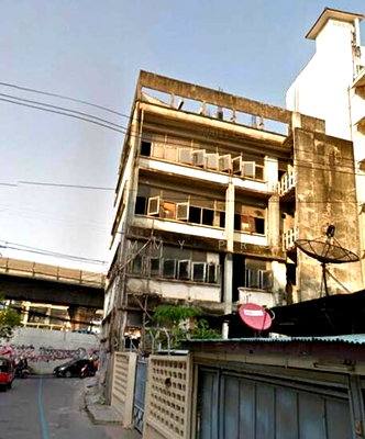 Shophouses for rent Bangna Commercial College : Urgently for rent, 4-storey building, good location, entrance to Sukhu