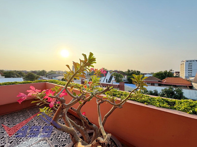 รูป 🏙️ ขายบ้านเดี่ยวหลังใหญ่ 300 ตร.ม. พร้อม Private Rooftop Bar วิว Panorama 360° ลมเย็นสบายทั้งปี REF. 016HSRG - รูปที่ 30/31