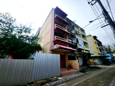 Shophouses for sale Phet Kasem Road : SHOP HOUSE 17 Sq.w. Bang Khae Bangkok for 3M