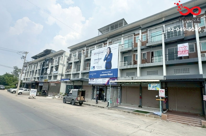 ขายอาคารพาณิชย์ : ขายอาคารพาณิชย์ 3.5 ชั้น ลำลูกกาคลอง 2 ซอยบุญคุ้ม ถนนลำลูกกา ติดถนน เหมาะค้าขายและทำออฟฟิศ