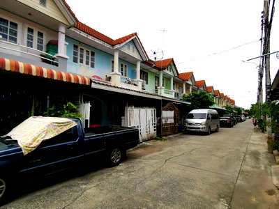 Townhouses for sale Bang Bua Thong Nonthaburi : TOWN HOUSE 18 Sq.w. Bang Bua Thong Nonthaburi for 1.3M