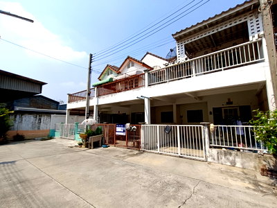 ทาวน์โฮม สุพรรณบุรี : ทาวน์เฮ้าส์ 17.5 ตร.วา ปลื้มฤทัย สามชุก สามชุก สุพรรณบุรี 1.1M