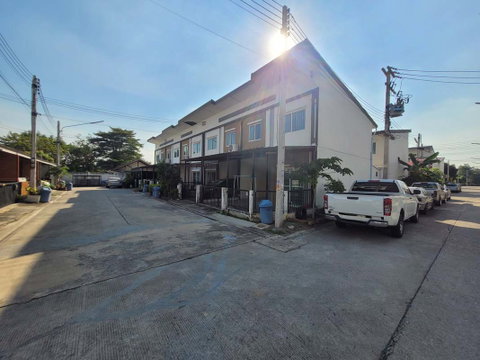 TOWN HOUSE 17.6 Sq.w. Khlong Luang Pathumthani for 2M