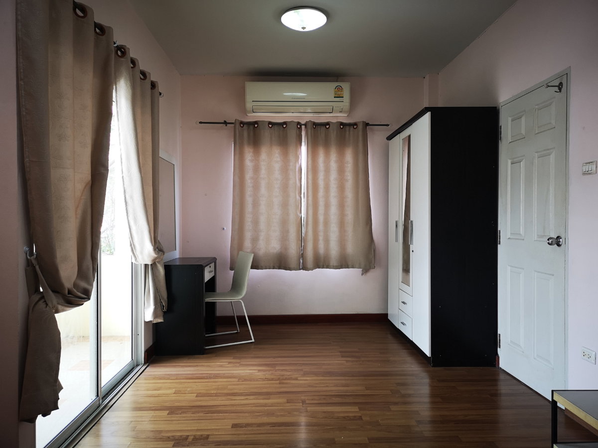 รูป บ้านให้เช่า 3 นอน 2 น้ำ 1 ที่จอด หลังม.เกษตรฯ ไทยออยล์ เครือสหพัฒน์ แหลมฉบัง ตลาดและร้านค้ารอบด้าน - รูปที่ 4/8
