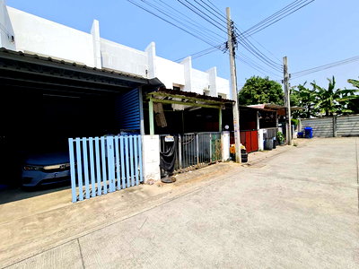 Townhouses for sale Samut Prakarn : TOWN HOUSE 18.1 Sq.w. Bang Bo Samut Prakarn for 862,000