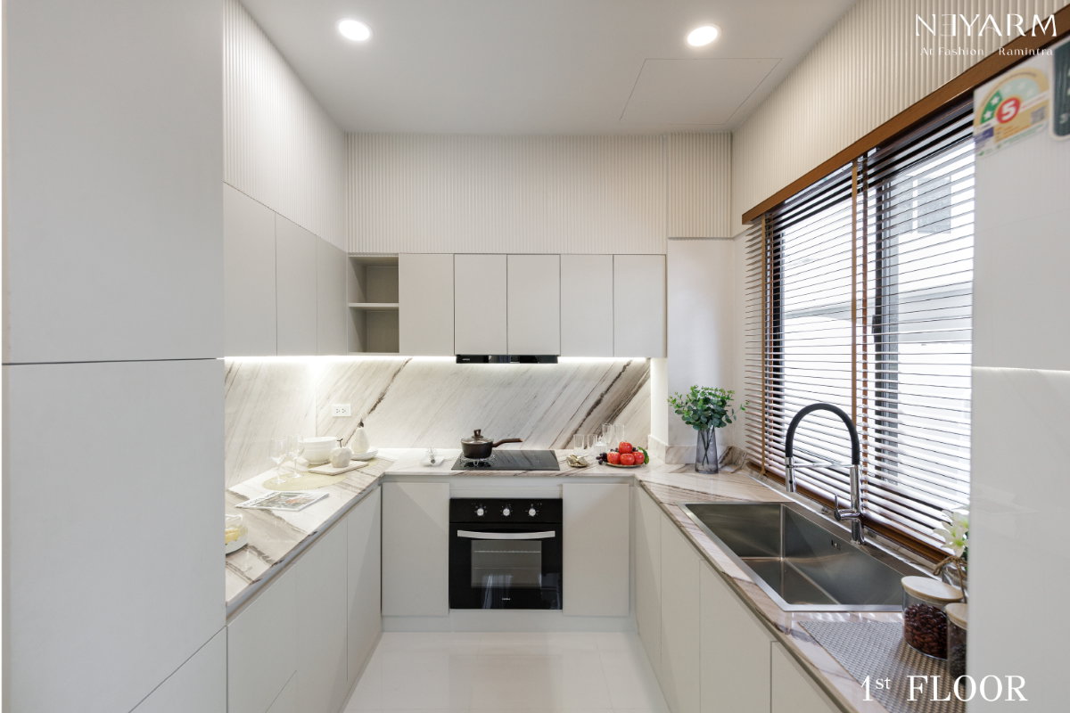 รูป  บ้านแฝดหรู 𝟑 ชั้น ดีไซน์ Modern Luxury บนทำเลศักยภาพ แฟชั่น - รามอินทรา พื้นที่ที่ออกแบบมาเพื่อให้ทุกวันของครอบครัว - รูปที่ 9/24