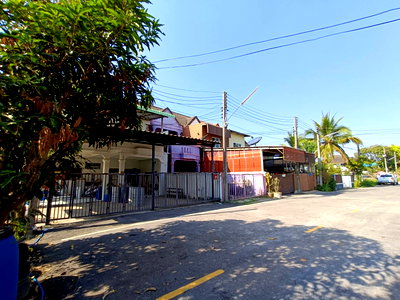 Townhouses for sale Nation University : TOWN HOUSE 28 Sq.w. Muang Lampang Lamphang for 860,000