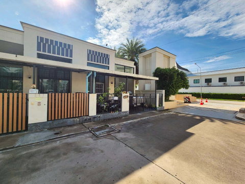 TOWN HOUSE 30 Sq.w. Bang Lamung Chonburi for 1.9M